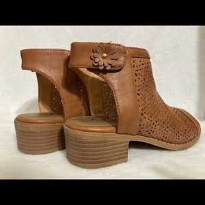 Western brown floral sandals